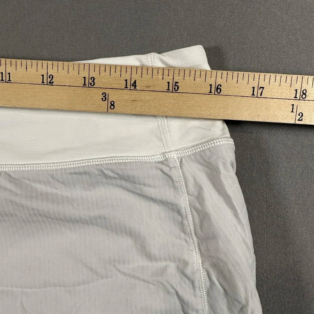 Lululemon Shorts Womens 8 White 2.5 Inseam Running Lined Zip Pocket Athletic